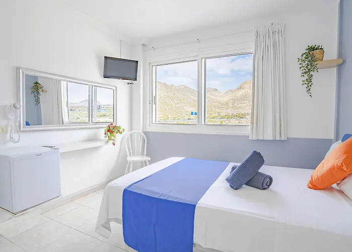 Neon Tenerife Hotell 2*